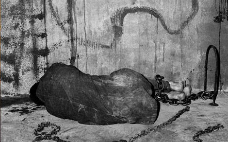 Montserrat acull l'obra de Roger Ballen